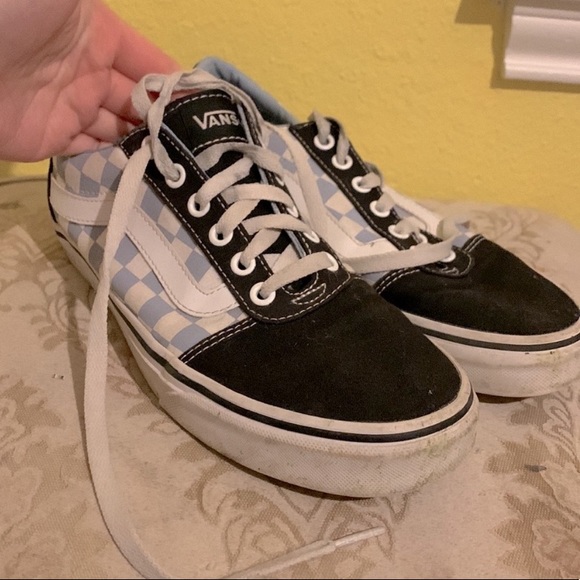 VANS - Picture 1 of 3